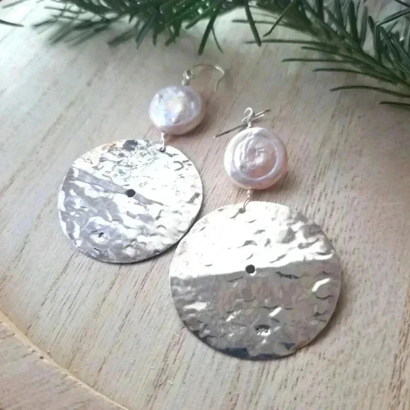 925 sterling Silver Hammered Disc Earrings - Picture 2 of 6